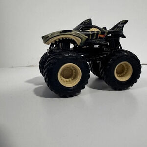 HOT WHEELS Monster Jam Bone‎ Busters  collection "SHARK WREAK"